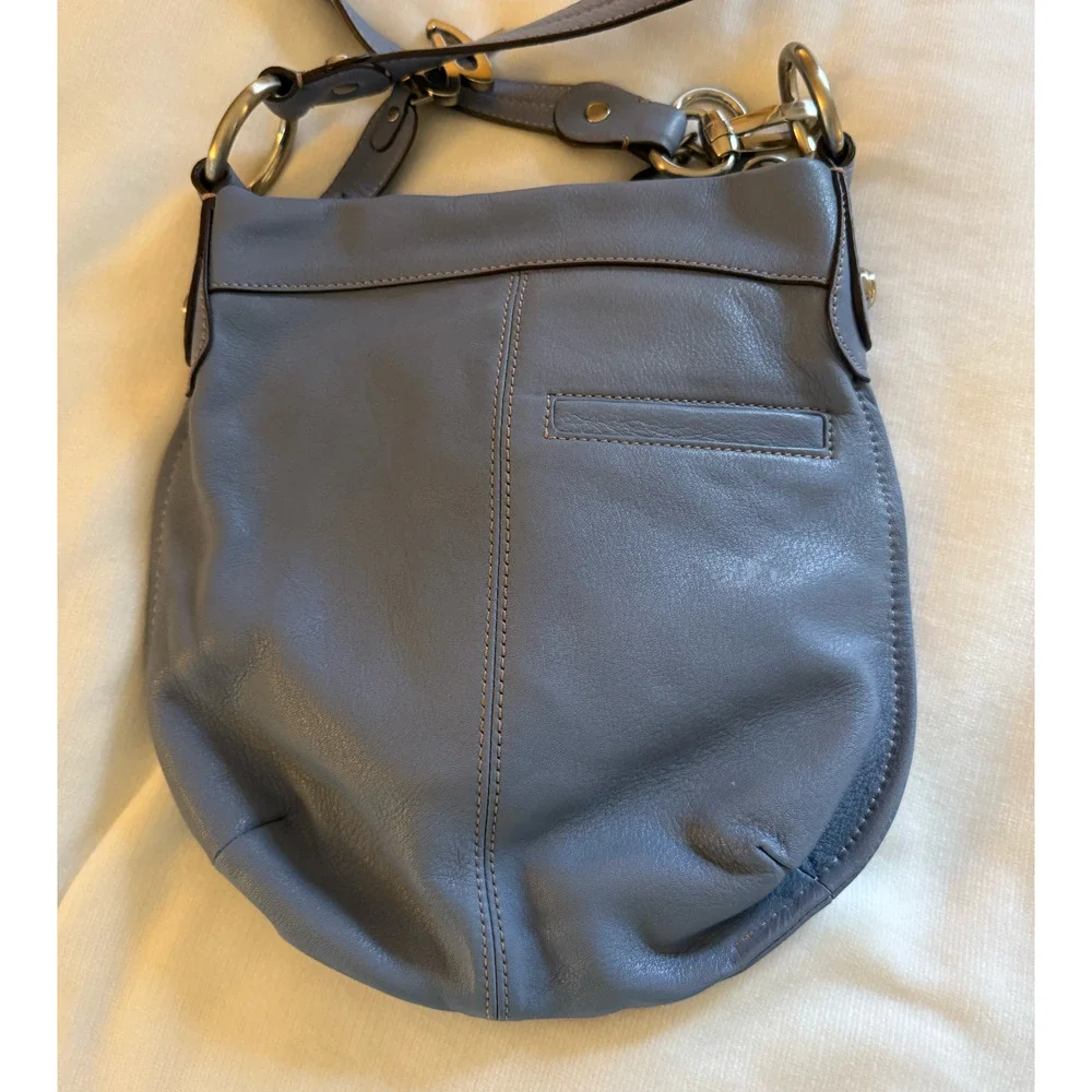 B Makowski Purse Blue Leather Crossbody Silver Hardware Pockets Zip Close Classi